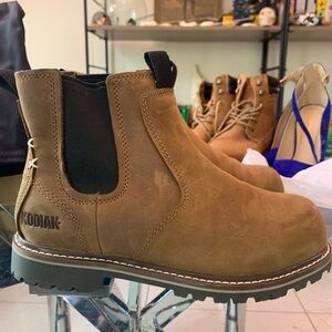 Kodiak women Brown Leather Boots

CSA approved work boots